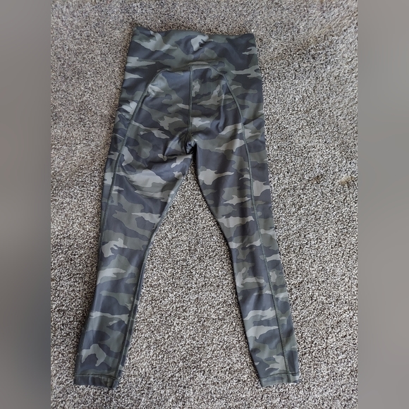 🪖Camo Ultimate leggings - Picture 2 of 3